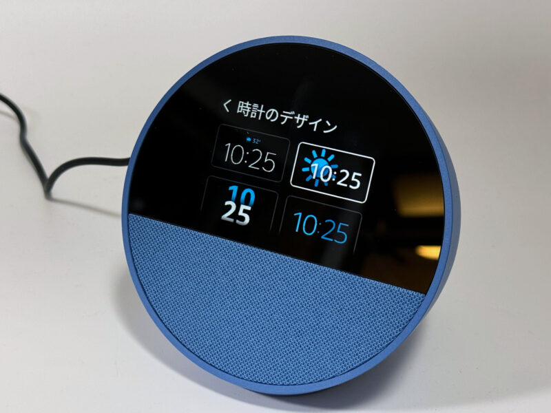 デスク用にぴったり！可愛らしいデザインのEcho Spot（2024年発売モデル）