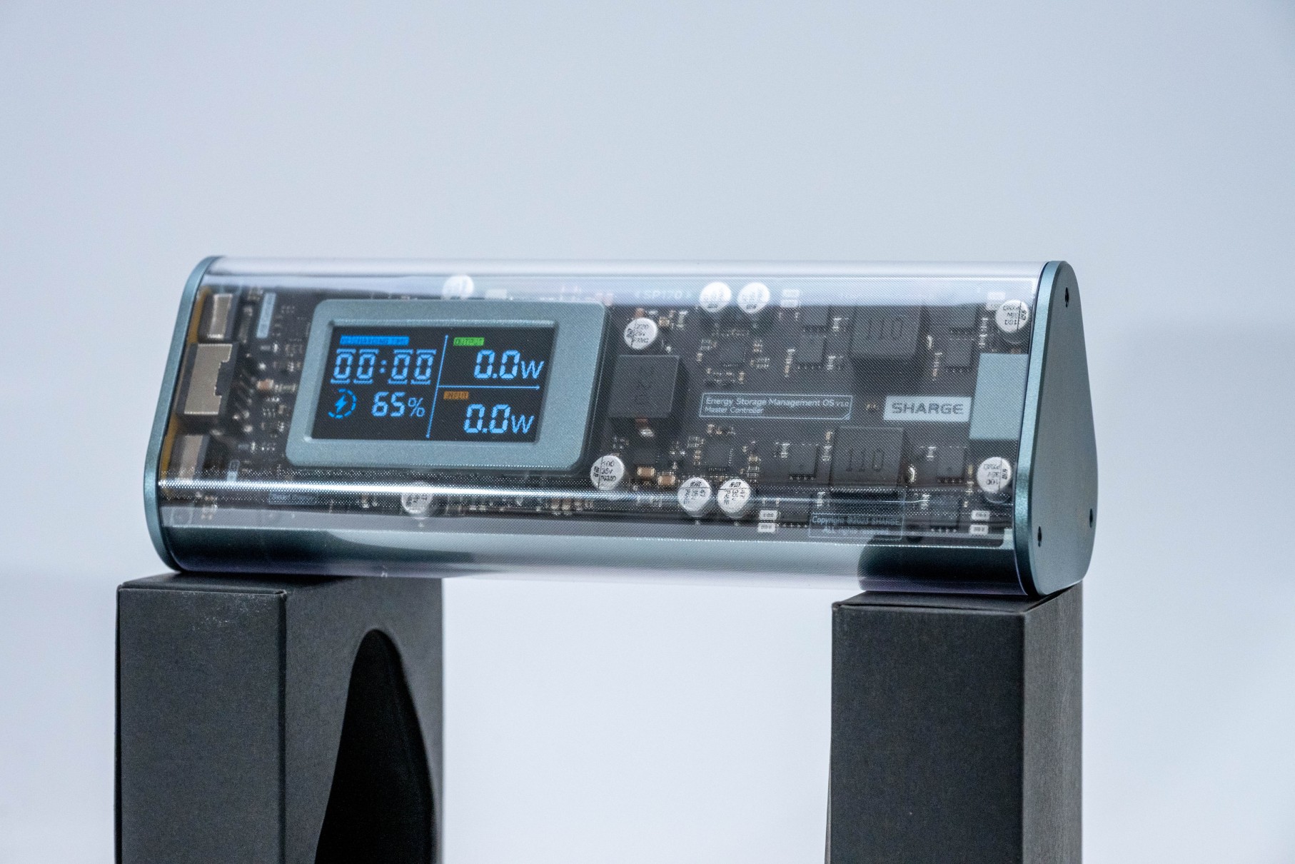スケルトンボディが癖に刺さるモバイルバッテリー、Sharge Shargeek 170 Power Bankを試してみた